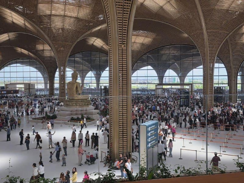 Cambodia Affairs|Official Admission: International Arrivals Plunge by Nearly Half as Tourism Struggles