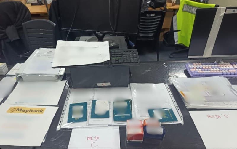 Malaysia Affairs|Immigration Busts Foreign Worker Quota Ring, 341 Passports Seized