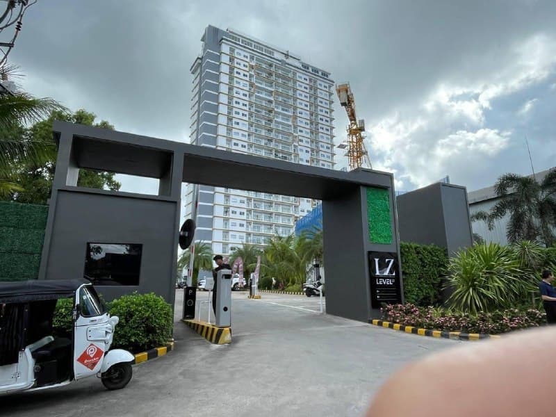 Cambodia Affairs|Sihanoukville Police Raid LZ Apartment, Detaining Around 10 Cyber Fraud Suspects