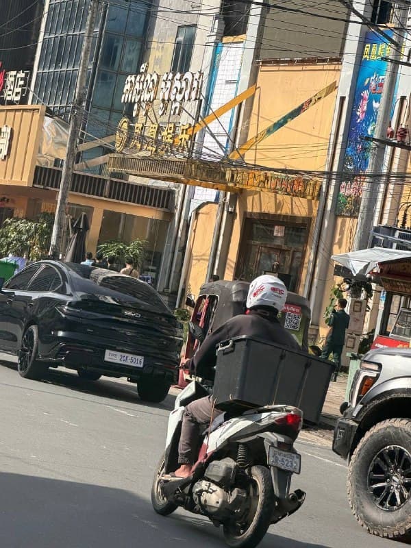 Sihanoukville Affairs|Military Police Conduct Street Inspections Near Red Lantern