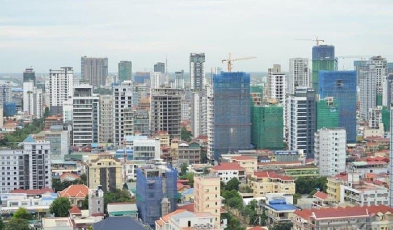 Cambodia Affairs|Tourist Arrivals Plunge 48%, ADB Lowers Growth Forecast