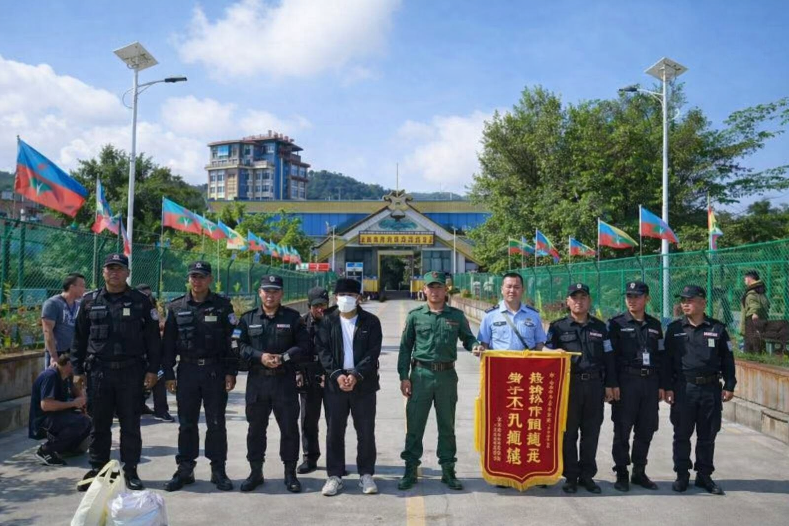 រូបភាព 2 · មីយ៉ាន់ម៉ា